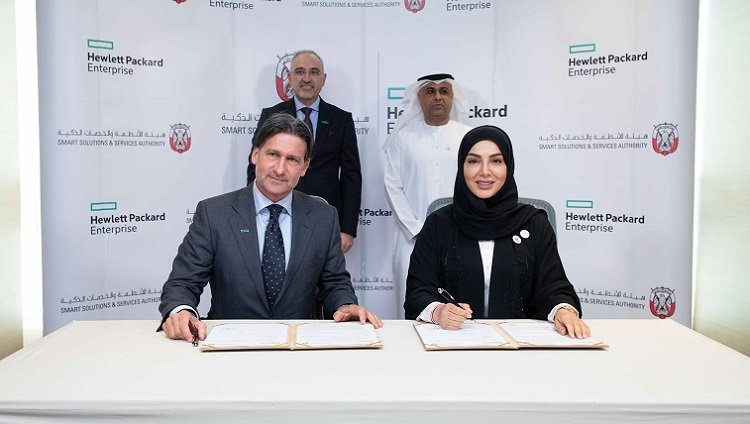 H.E. Dr. Rauda Al Saadi, Director General, ADSSSA and Fabio Fontana, VP and MD, HPE Middle East (L to R)