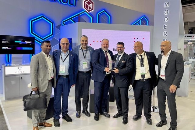Commvault awards UAE’s CPX Holding as cyber security partner of year at GITEX 2022